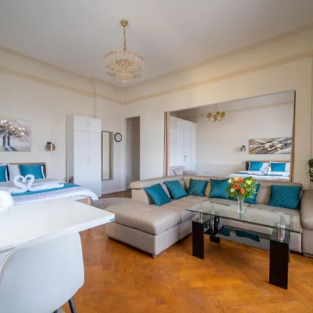 Apartment Exclusive With A View Of Castle And Vltava River