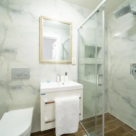 Exclusive With A View Of Castle And Vltava River Apartment *